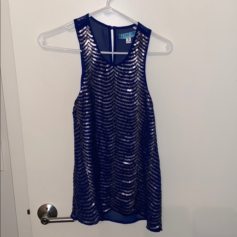 Sequin tank